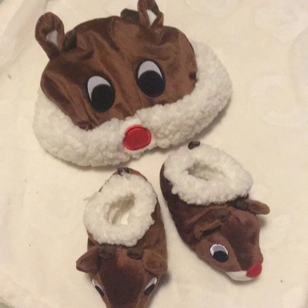 Rudolph the red nose reindeer slippers and hat infant set